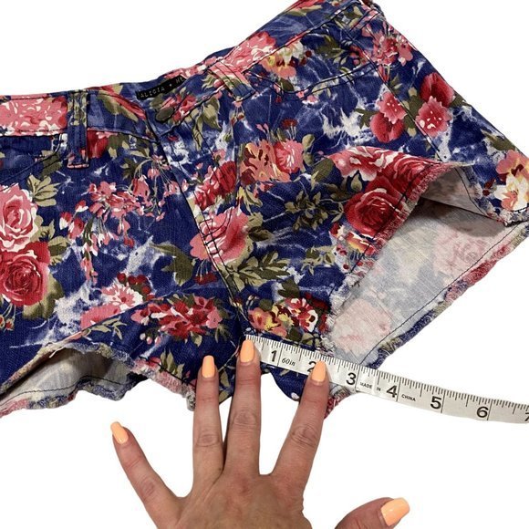 Alicia + Megan Floral Cut-Off Shorts Size M NWOT - Picture 7 of 7